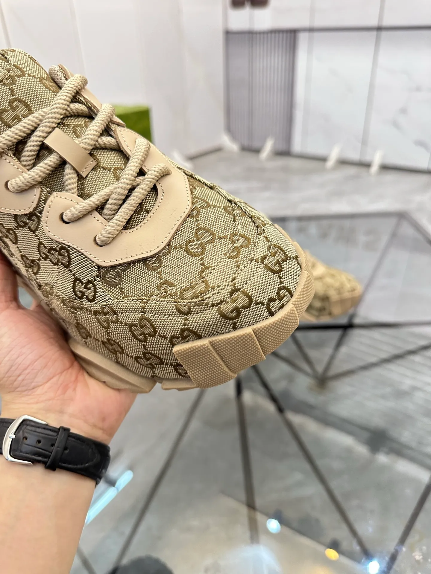 Men's shoes for sale 💰: 💰P580¥ Product trademark: Gucci* "Gucci*" low-top casual shoes Regular size: 38-45 (can be customized to 46) Large size Product materials: Upper imported cowhide stitching original material, breathable lining, original outsole. No.: 0008